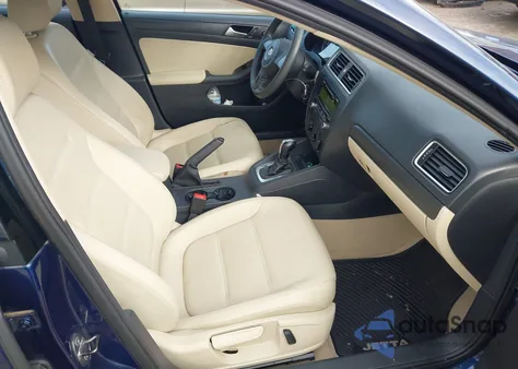 2014 Volkswagen Jetta 1.8T Se z USA, uszkodzony, nr VIN 3VWD17AJ5EM409322